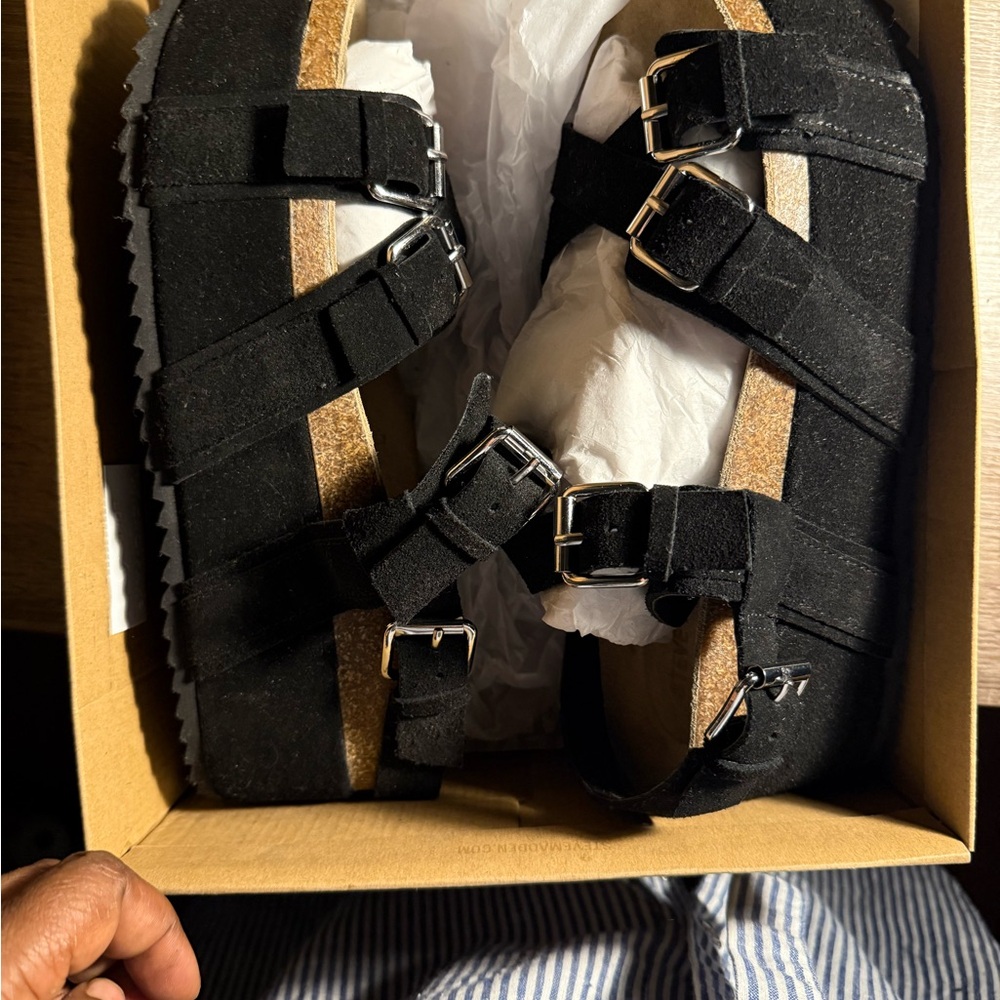 Steve Madden Black Platform sandals